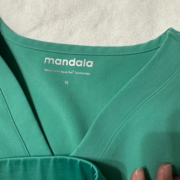 Mandala scrubs size medium - Picture 2 of 6